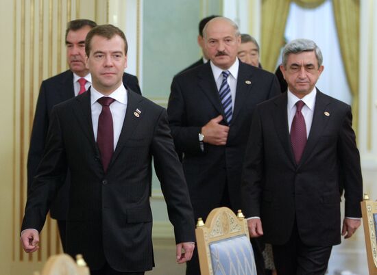 Dmitry Medvedev attends EurAsEC summit in Astana