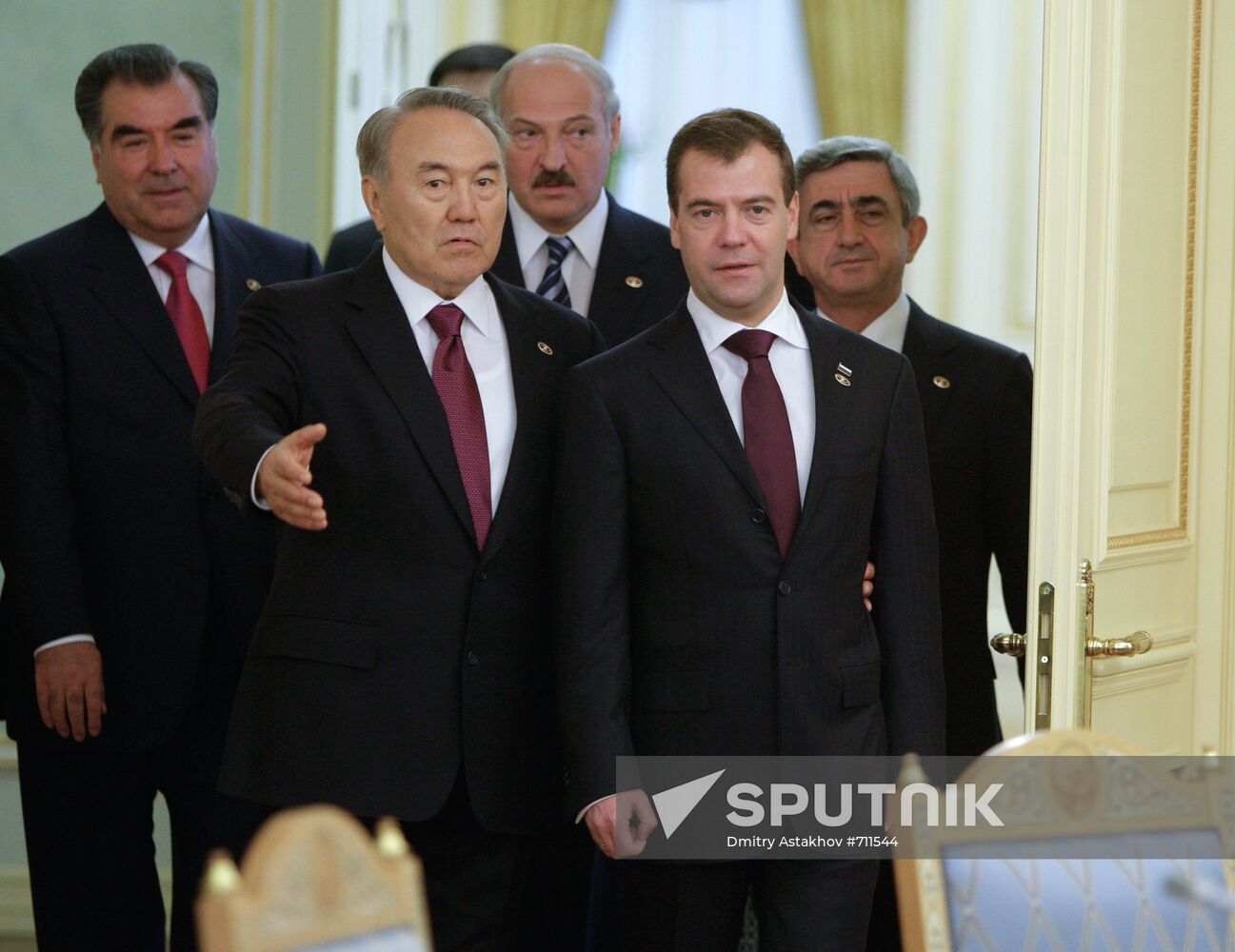 Dmitry Medvedev attends EurAsEC summit in Astana