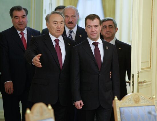 Dmitry Medvedev attends EurAsEC summit in Astana