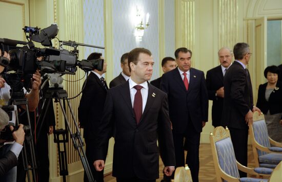 Dmitry Medvedev attends EurAsEC summit in Astana