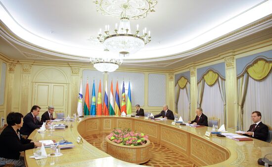 Dmitry Medvedev attends EurAsEC summit in Astana