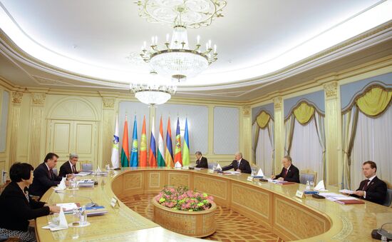 Dmitry Medvedev attends EurAsEC summit in Astana