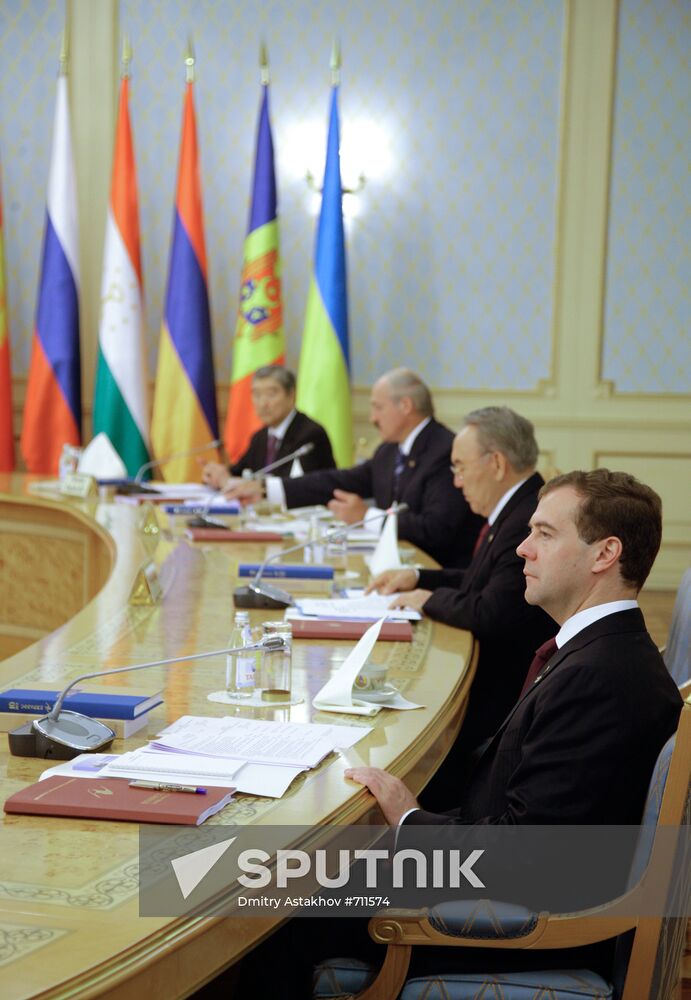 Dmitry Medvedev attends EurAsEC summit in Astana