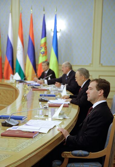 Dmitry Medvedev attends EurAsEC summit in Astana