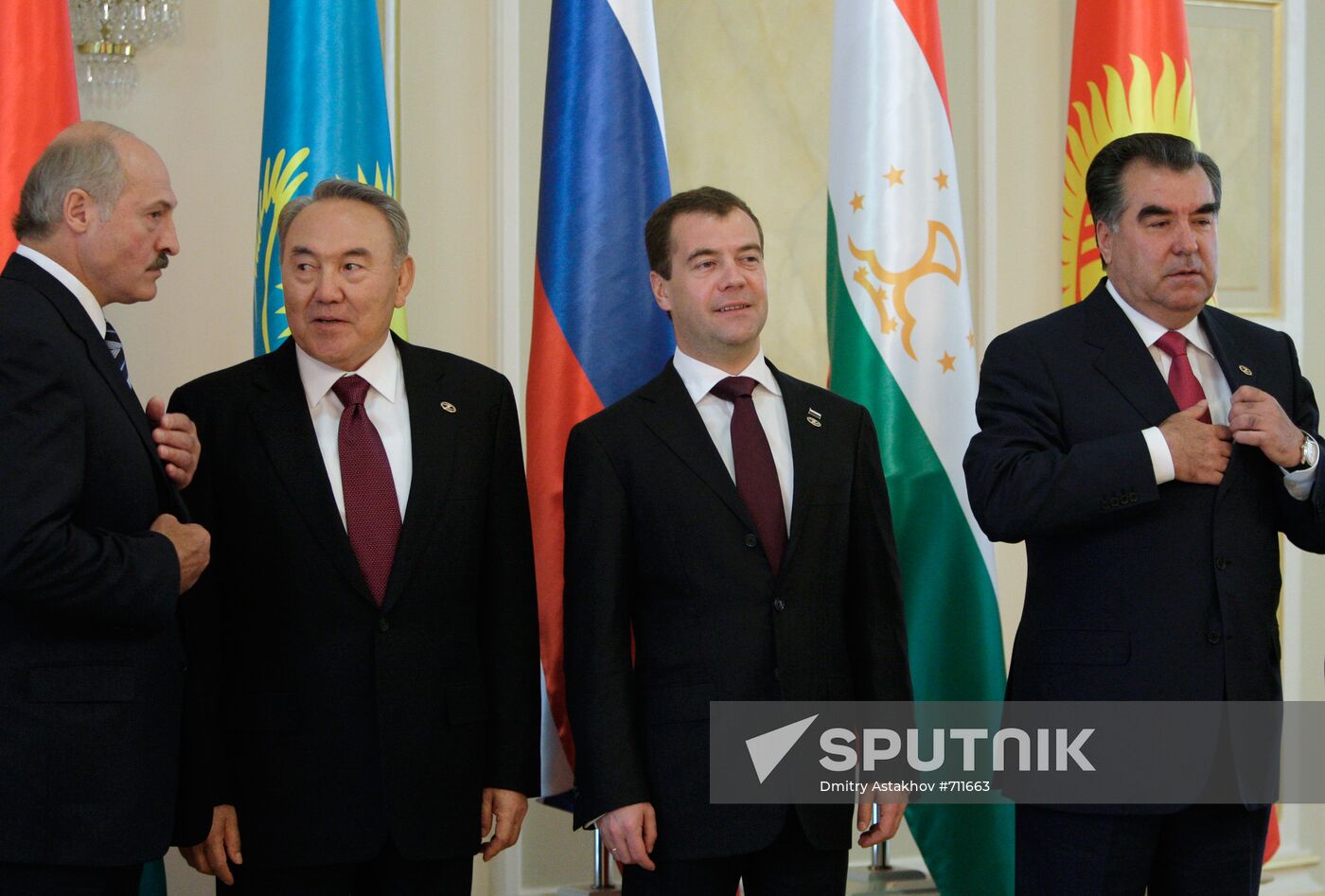 Dmitry Medvedev attends EurAsEC summit in Astana