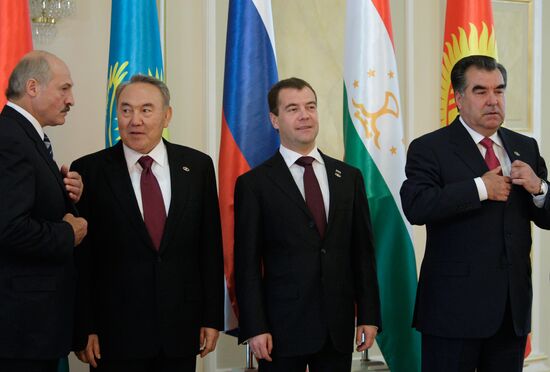Dmitry Medvedev attends EurAsEC summit in Astana