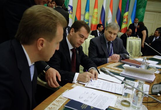 Dmitry Medvedev attends EurAsEC summit in Astana