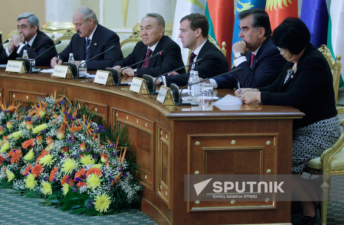 Dmitry Medvedev attends EurAsEC summit in Astana
