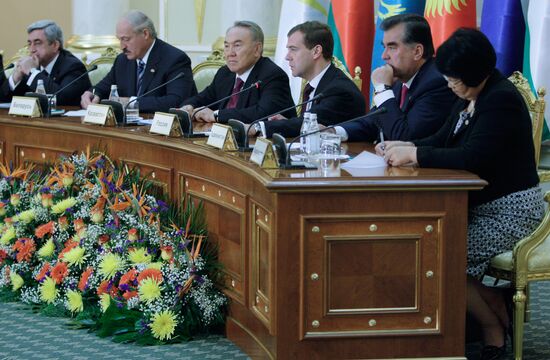 Dmitry Medvedev attends EurAsEC summit in Astana