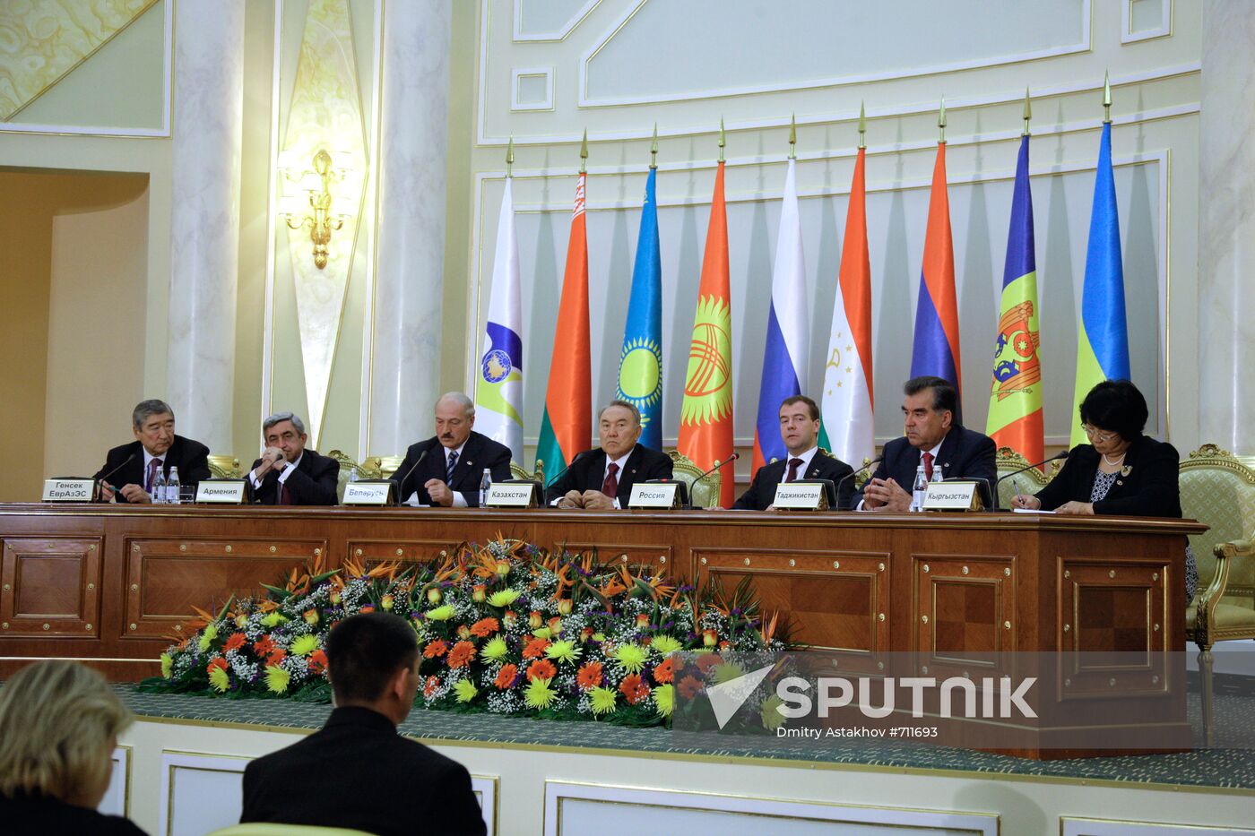 Dmitry Medvedev attends EurAsEC summit in Astana
