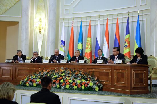 Dmitry Medvedev attends EurAsEC summit in Astana