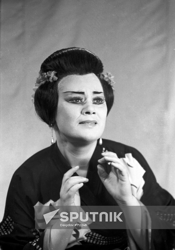Maria Biesu as Mme Butterfly