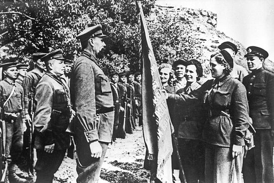 Presentation of Sevastopol Communist Party Committee red banner