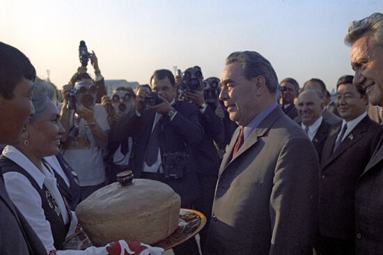 Leonid Brezhnev welcomed at airport