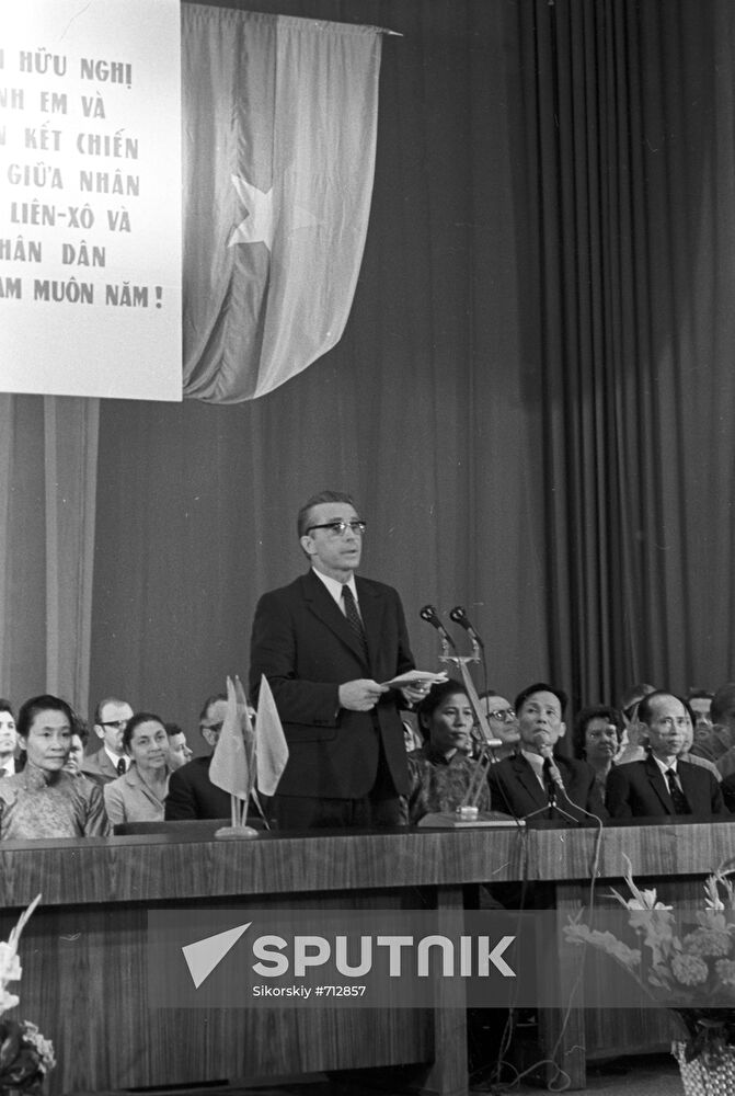 Meeting on Day of Vietnam