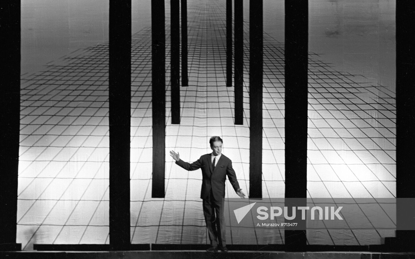 Arkady Raikin in show "Traffic Lights"