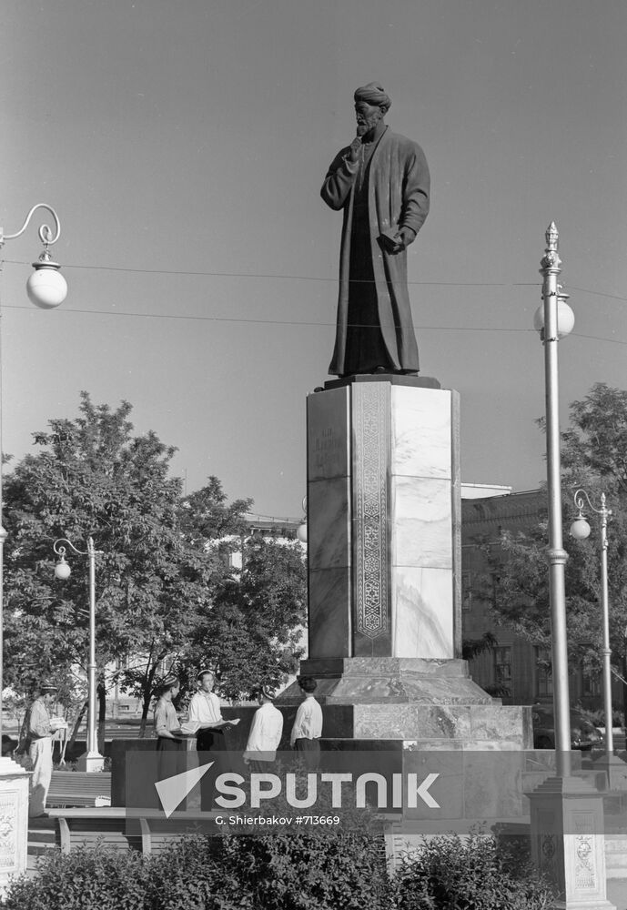 Monument to Alisher Navoiy