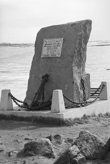 Norvegian seaman Tessem's tombstone and memorial