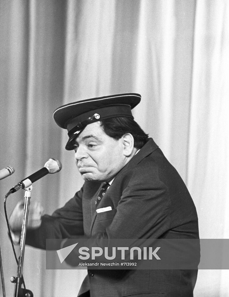 Artist Arkady Raikin performing