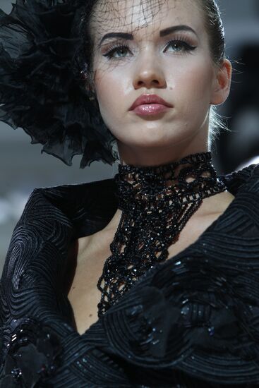 Valentin Yudashkin Collection Show: autumn-winter 2010-2011.