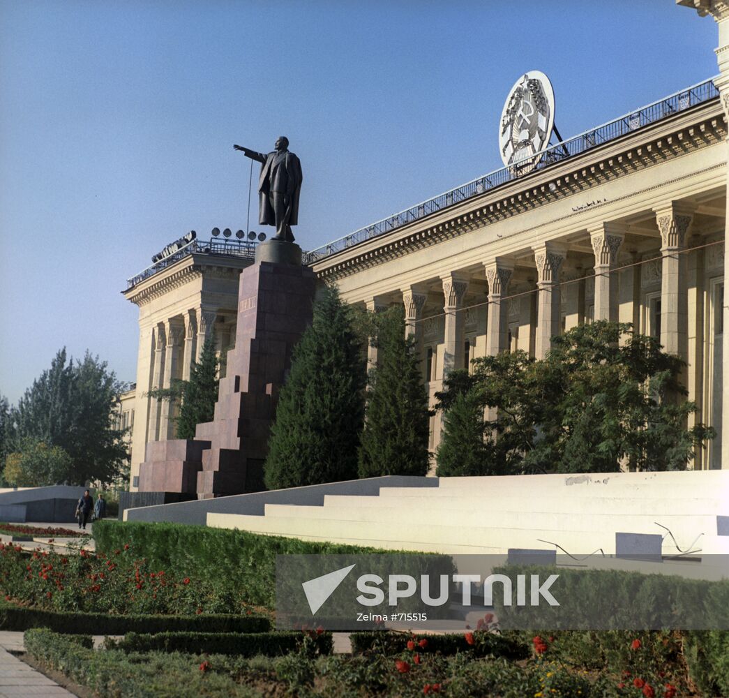 Lenin monument in Tashkent