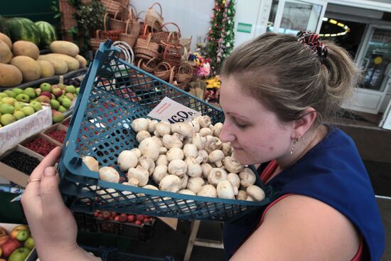 Mushroom trade in Danilovsky Market