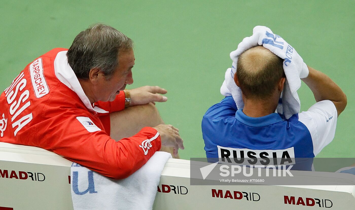 Shamil Tarpishchev and Nikolai Davydenko