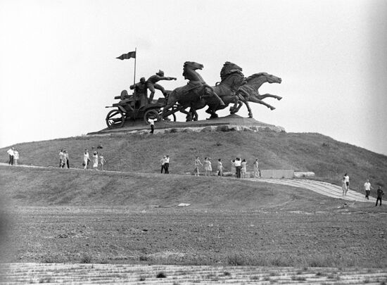 "Legendary Machine-Gun Cart" memorial of heroes of Civil War