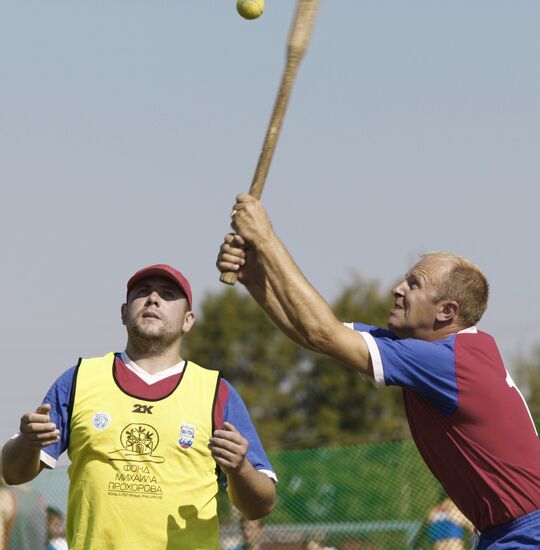 Russian Lapta (bat and ball game) competition