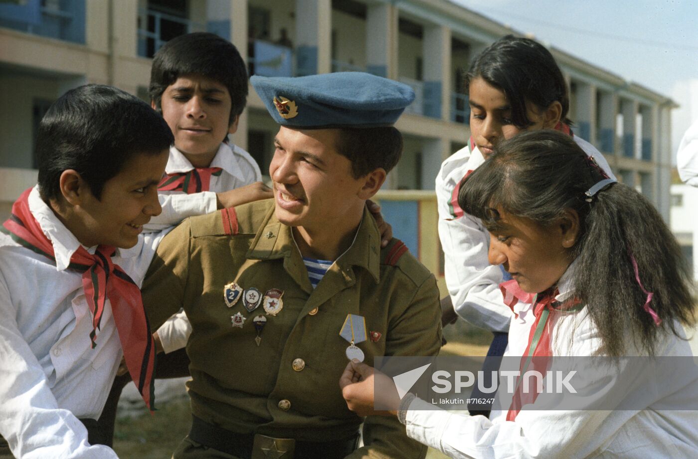 Soviet soldier with Afghan pioneers