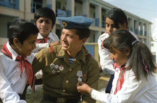 Soviet soldier with Afghan pioneers