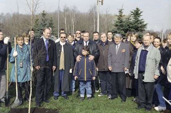 Voluntary Saturday work to lay foundation of Memory Alley