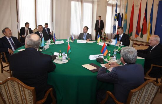 CIS leaders meet for informal summit in Yalta