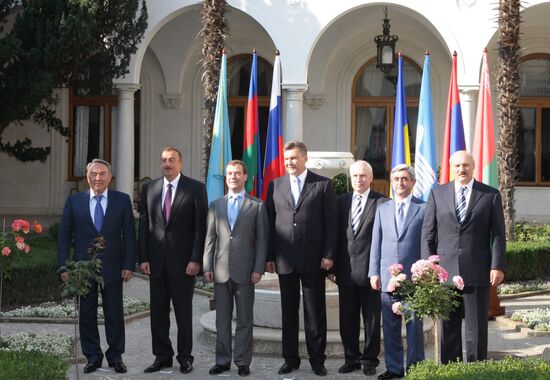 CIS leaders meet for informal summit in Yalta