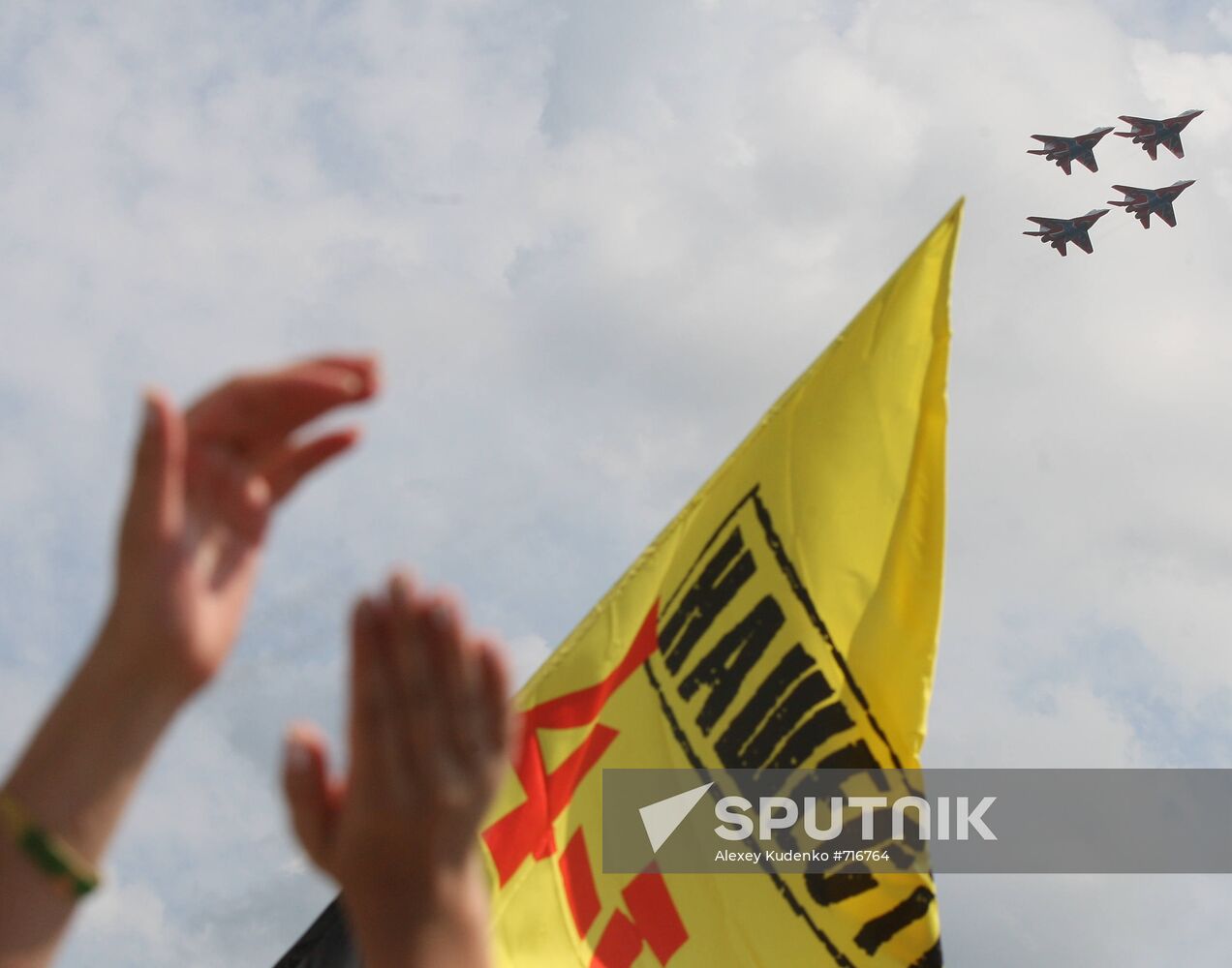 Music fans watch air show at Nashestviye 2010 rock festival