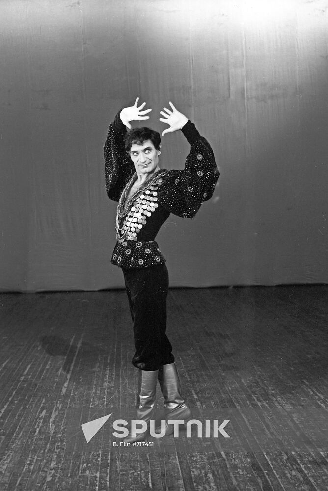 Dancer Mahmoud Esambayev