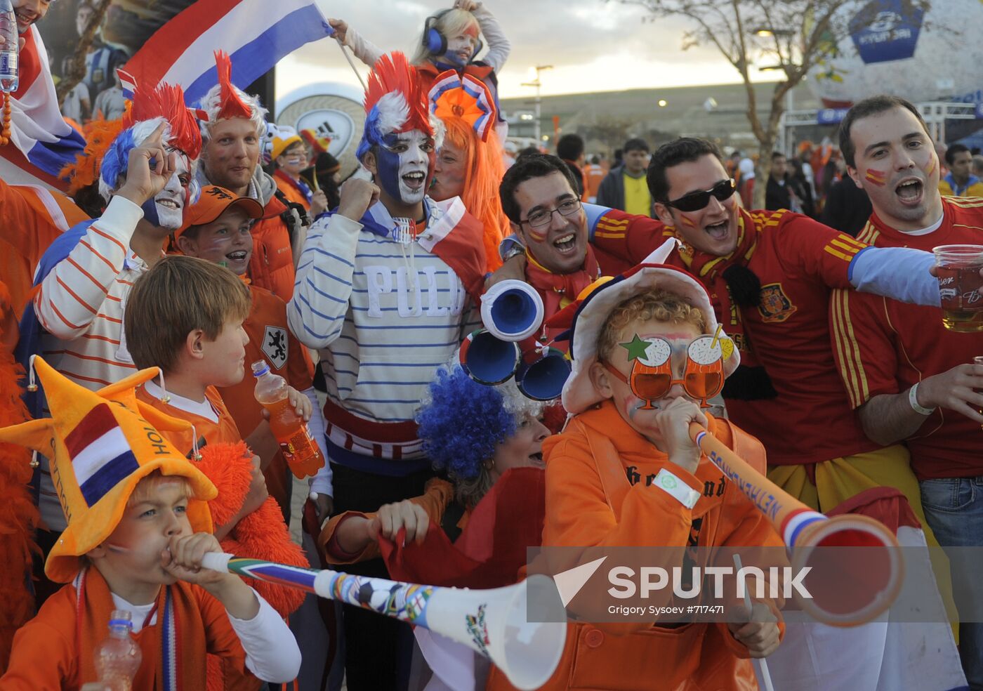 Football fans before the Netherlands vs. Spain World Cup final