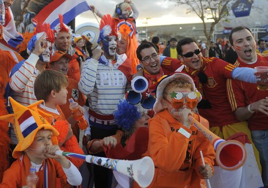 Football fans before the Netherlands vs. Spain World Cup final
