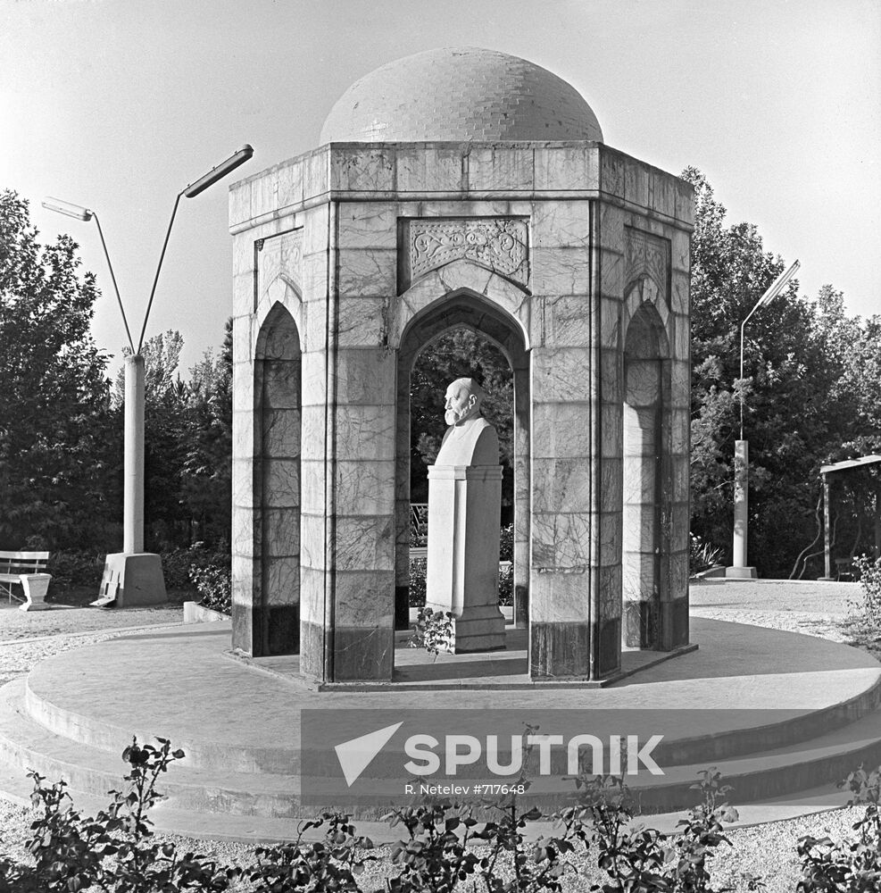 Ayni's Mausoleum, Dushanbe