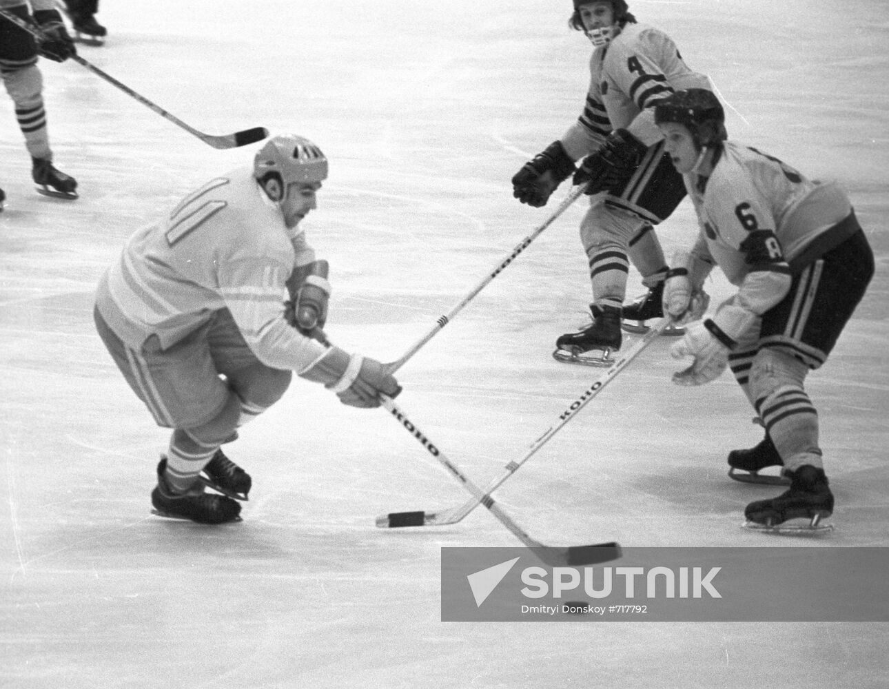 Hockey players Anatoly Firsov and Bjorn Johansson