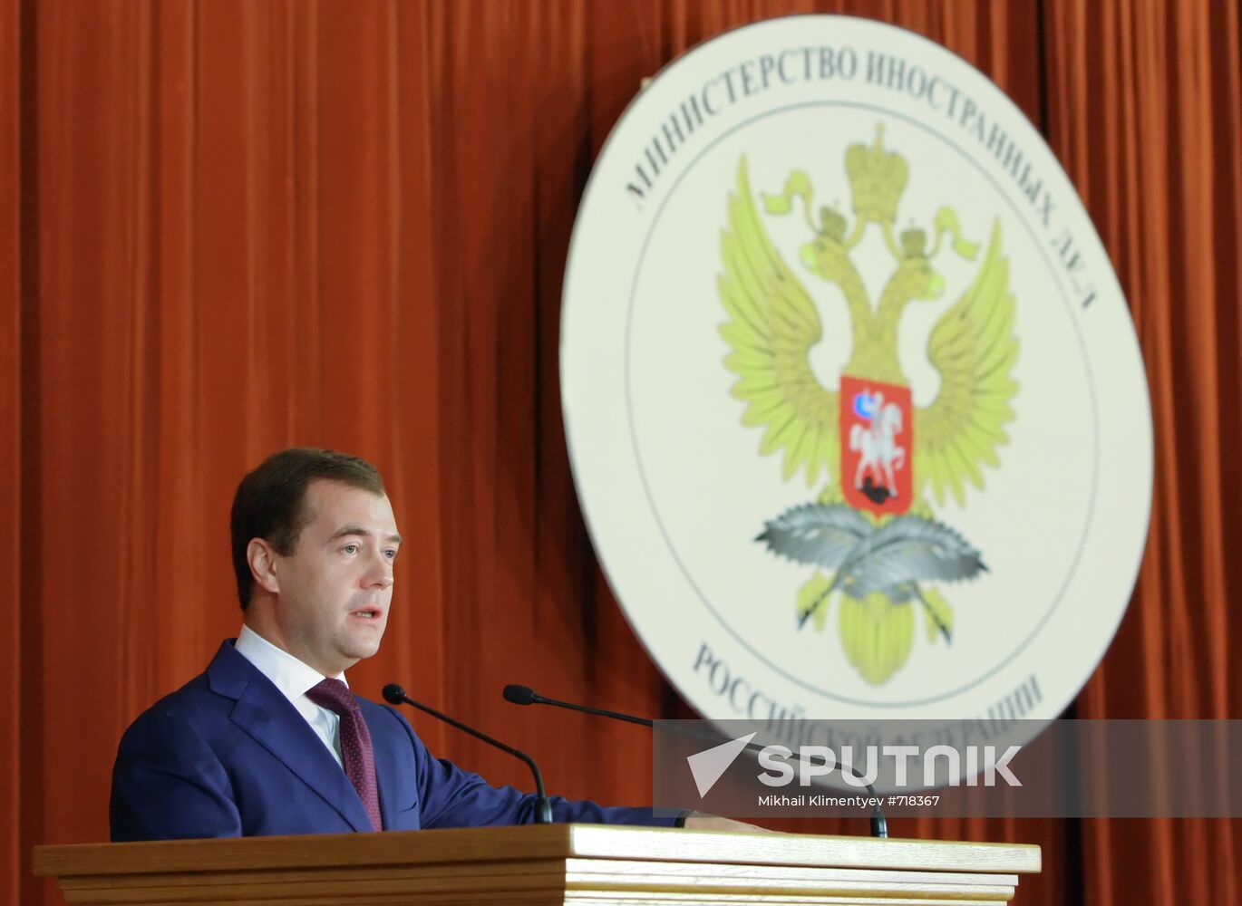 Dmitry Medvedev meets with Russian diplomats