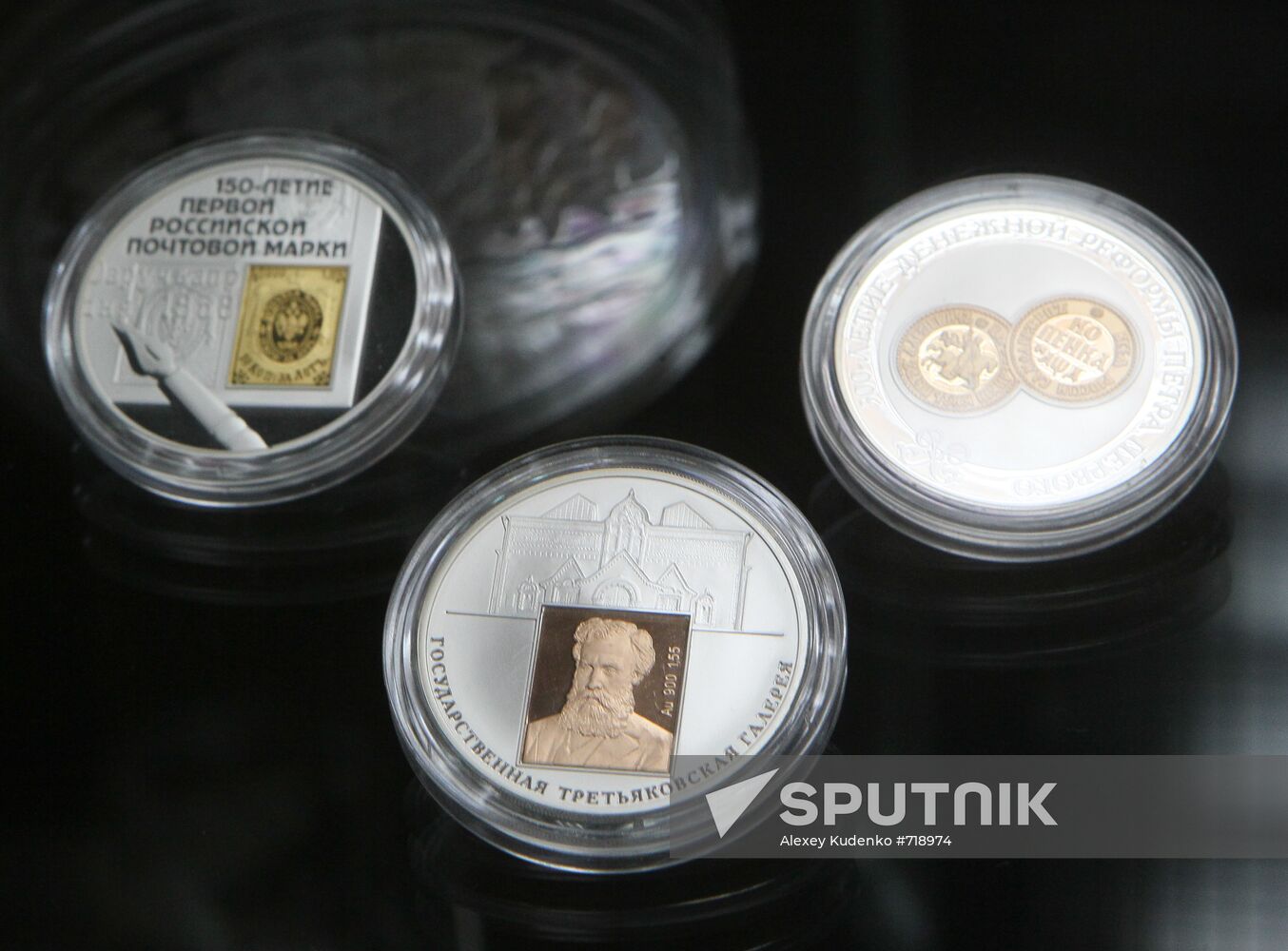 Commemorative coins