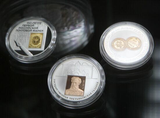Commemorative coins