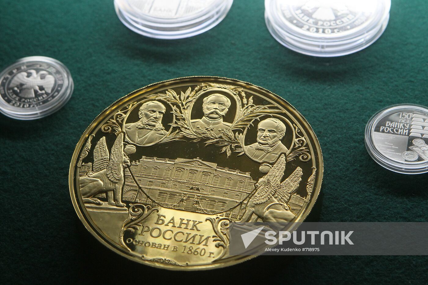 Commemorative coins
