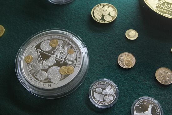 Commemorative coins