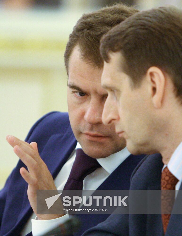 Dmitry Medvedev speaks at Council of Legislators