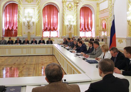 Dmitry Medvedev speaks at Council of Legislators