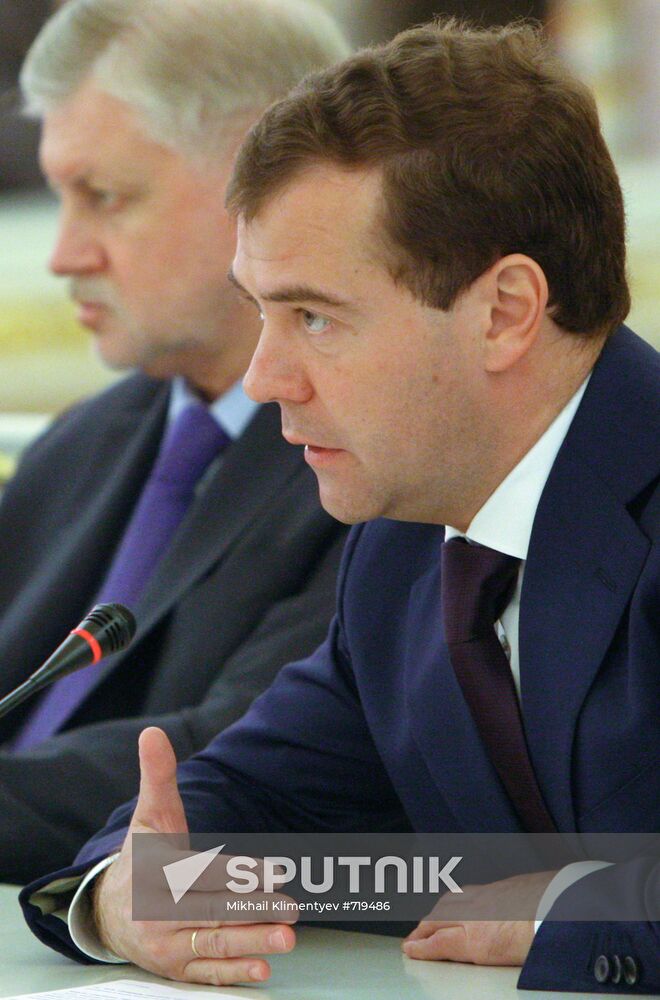 Dmitry Medvedev speaks at Council of Legislators