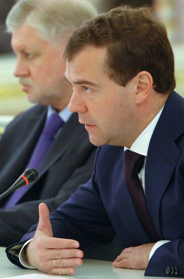 Dmitry Medvedev speaks at Council of Legislators