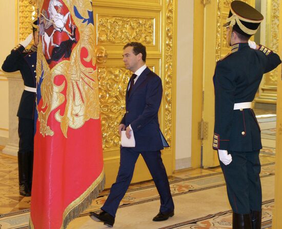 Dmitry Medvedev addresses Council of Legislators meeting